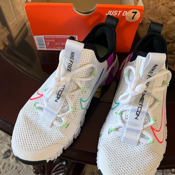 Brand new nike shoes - Picture 9 of 9